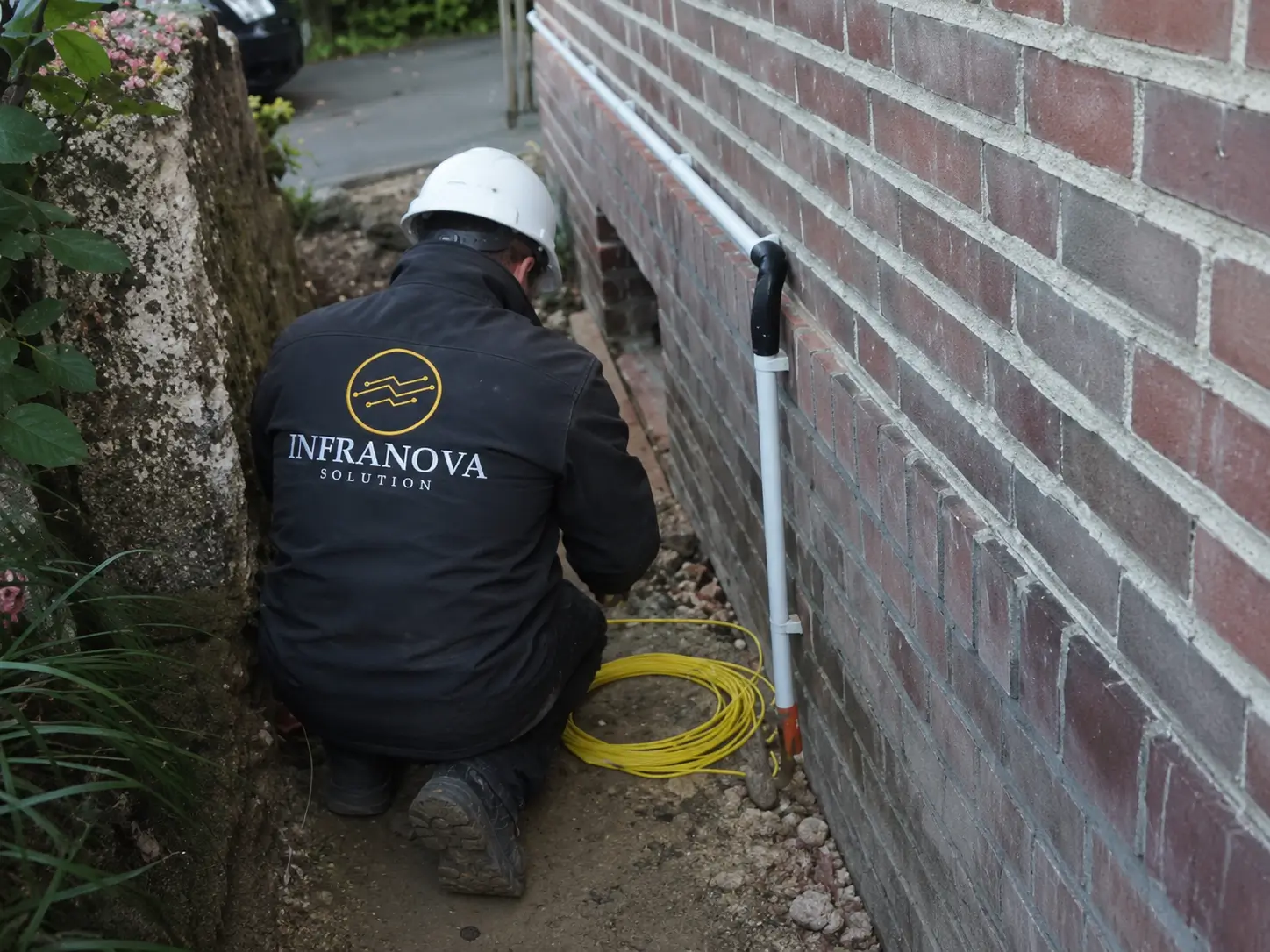 Glasfaser Hausanschluss verlegen – Ablauf, Montage und professionelle FTTH-Inhouse-Installation